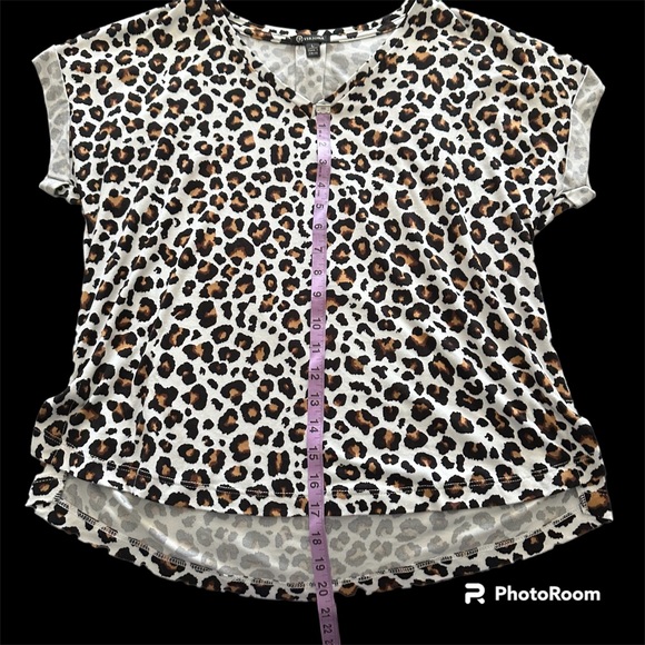 Versona‎ cheetah print short sleeve top, size large - Picture 2 of 4
